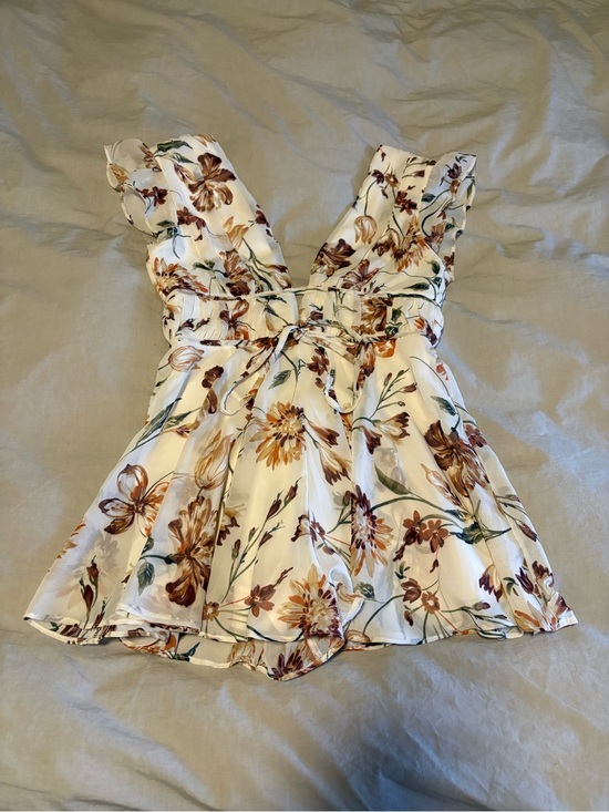 Lulus Pants - Lulu's Cream Floral Ruffle V-Neck Romper
